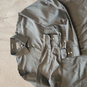 Men's long sleeve button up dress shirt